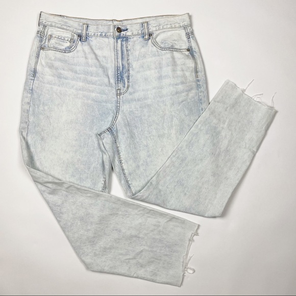 American Eagle Outfitters Denim - AMERICAN EAGLE Raw Hem Distressed Cropped Mom Jean